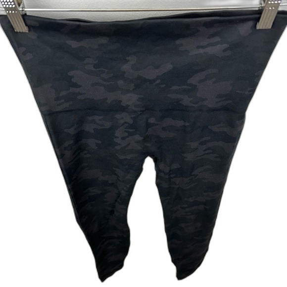 SPANX Look At Me Now Camo Seamless Legging Size Large - Picture 4 of 10